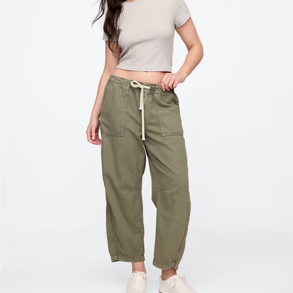 Gap Mid Rise Pull-On Soft Barrel Jeans - Picture 1 of 3